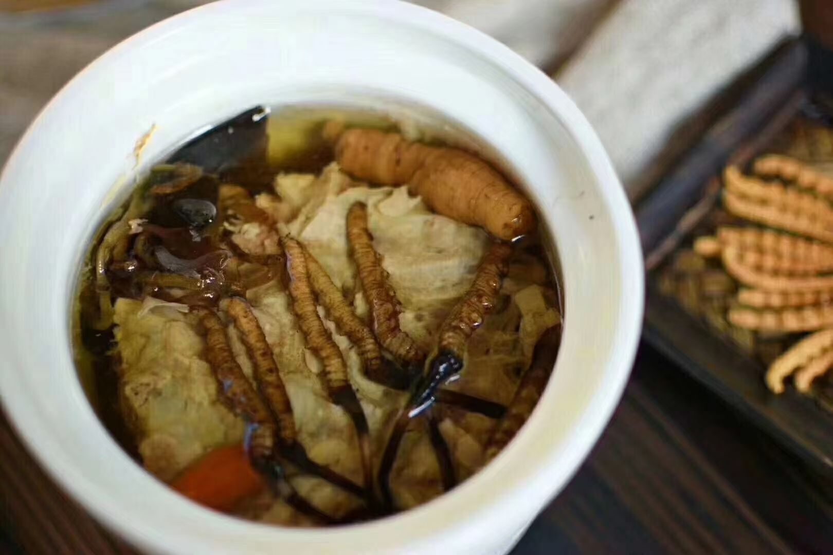 冬蟲夏草怎么食用？