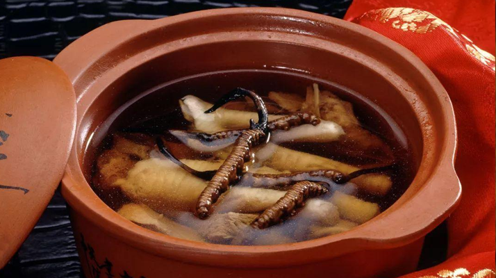糖尿病可服用冬蟲夏草嗎？科學(xué)解析其調(diào)理價(jià)值與注意事項(xiàng)